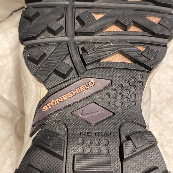 Womens Nike sneakers size 10 - Picture 4 of 7